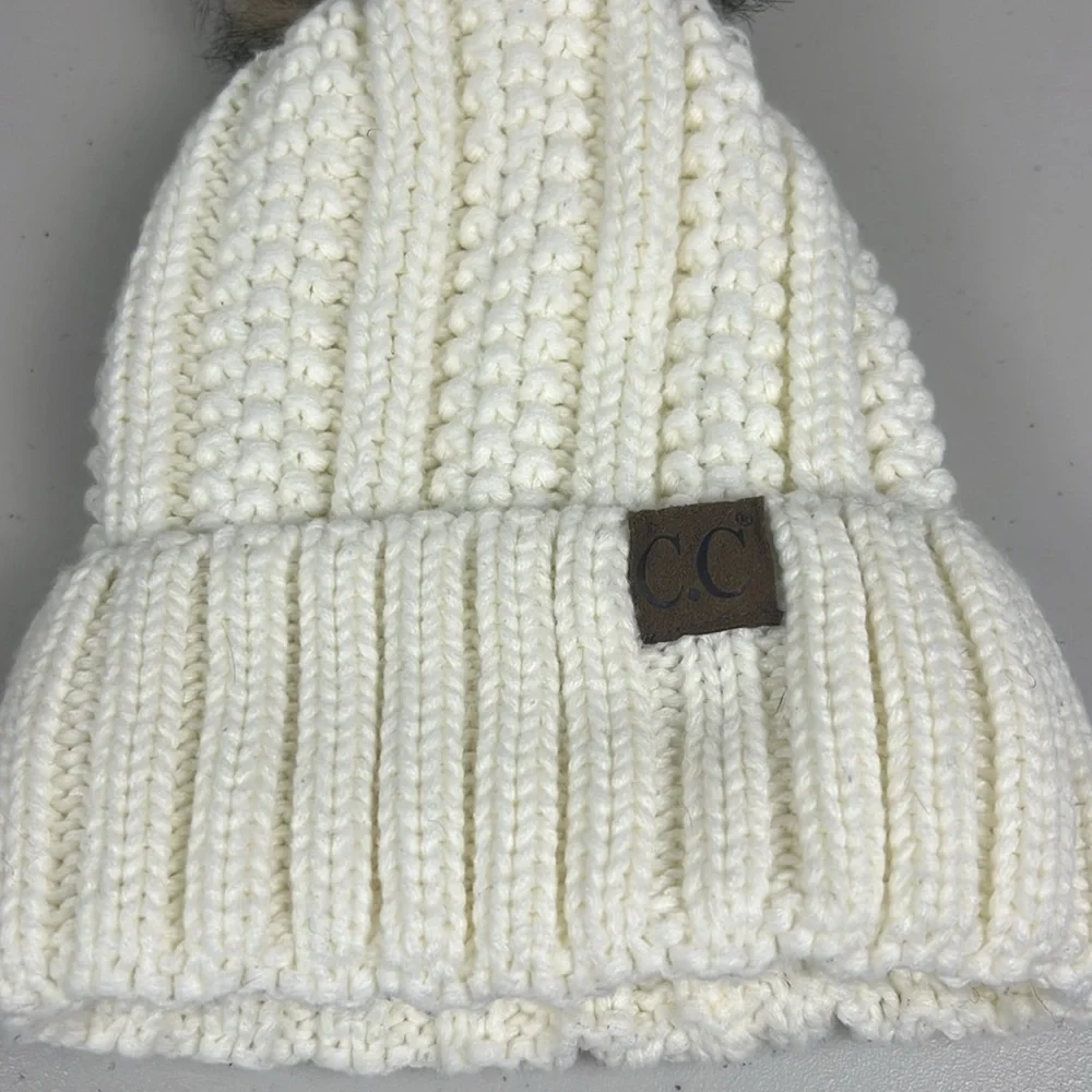 CC YJ820 beanie pom-pom‎ braided cable knit beanie fold-over detail EUC